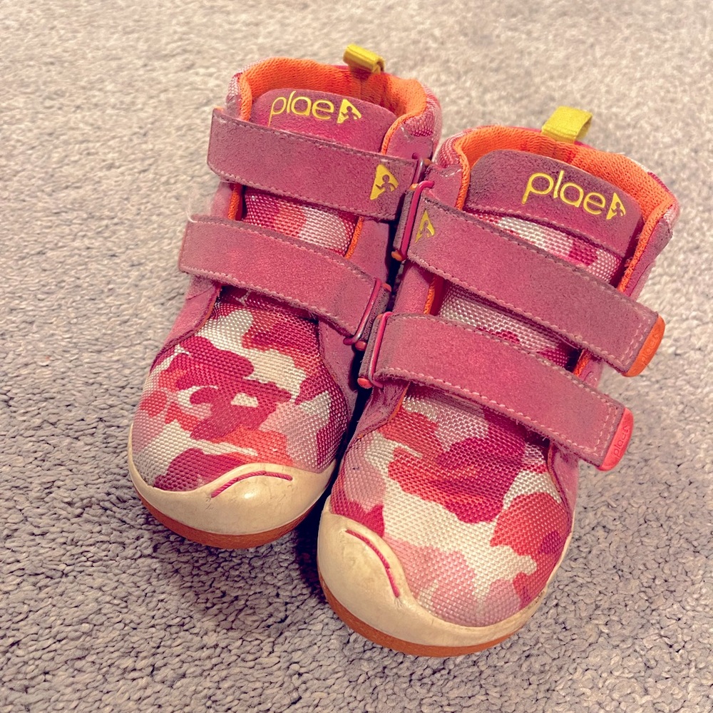 plae shoes size 10.5